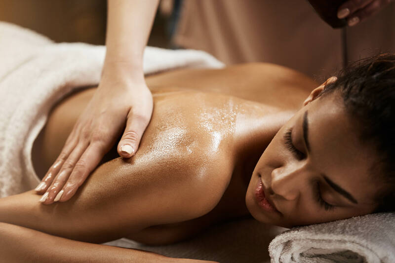 le Massage Abhyanga Effleurage Abhyanga